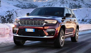 Jeep Grand Cherokee 4xe - front tracking